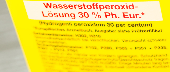 Flasche mit 30%igem Wasserstoffperoxid